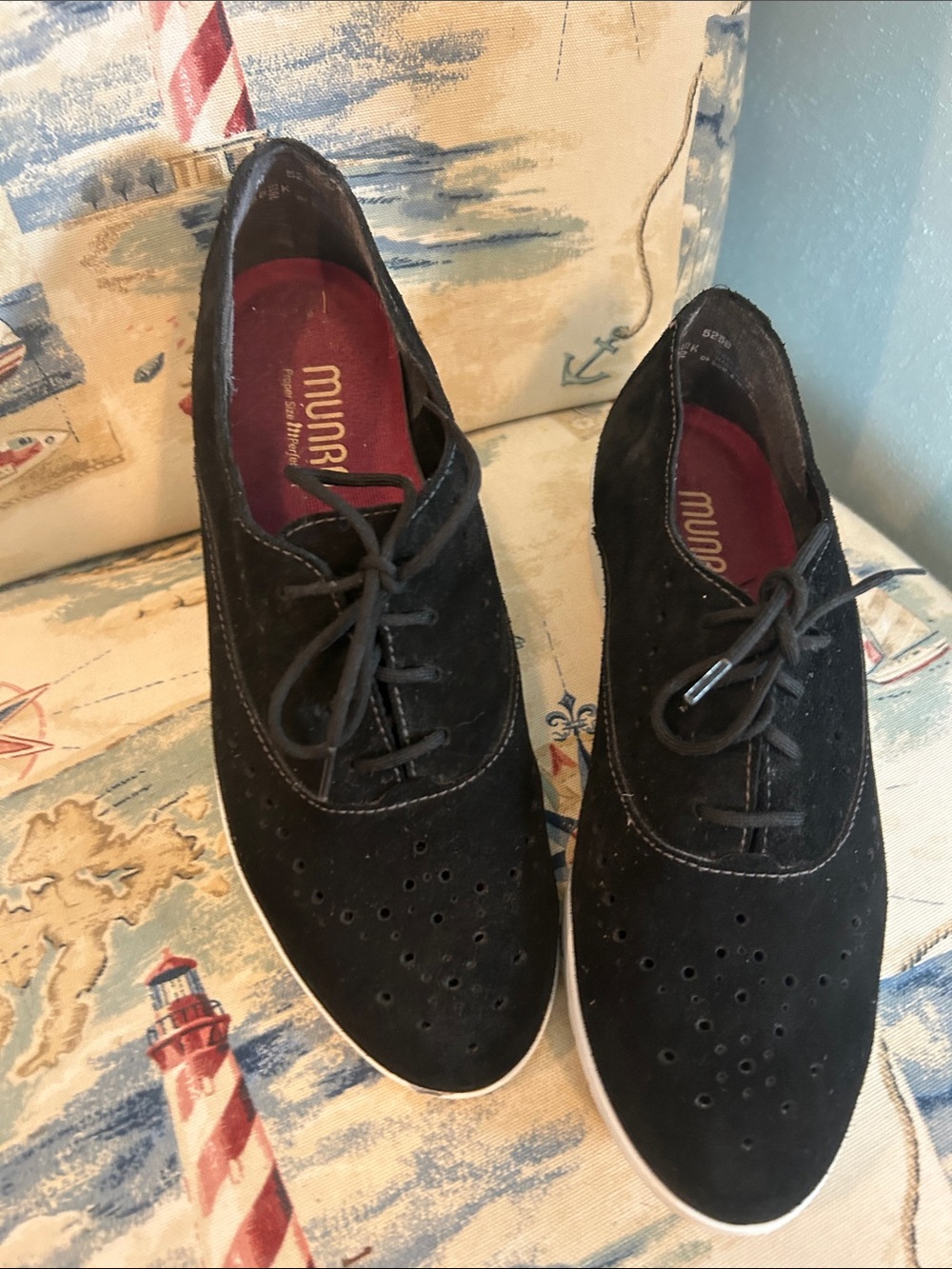 Munro Black Suede Lace-Up Brogue Oxfords with White Sole size 7 1/2 medium
